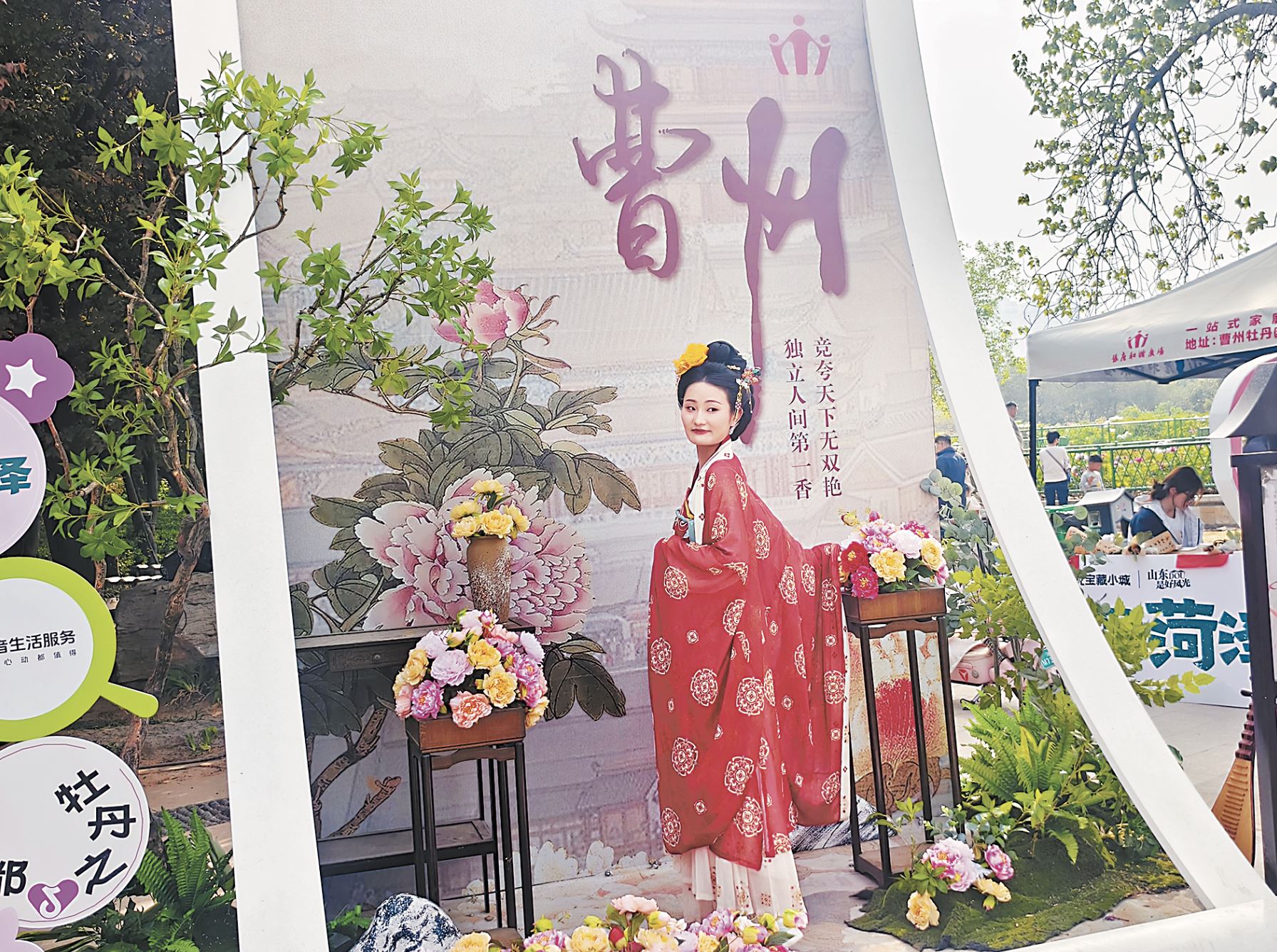 曹州牡丹園里，國(guó)風(fēng)妝造繪雅景